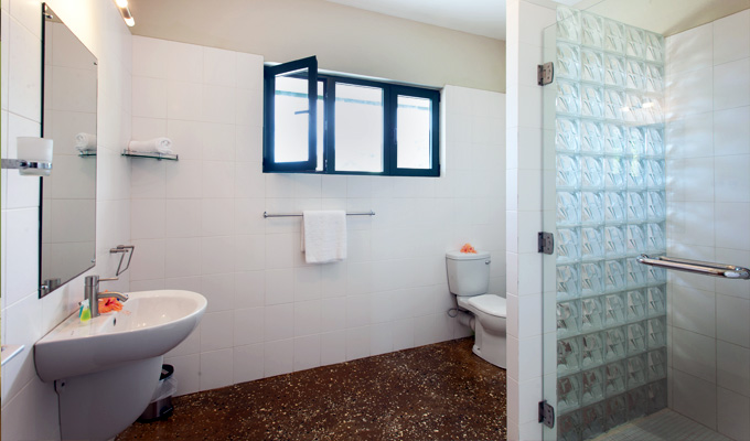 Accommodation_on_La_Digue_Seychelles_Double_Room_(bathroom)